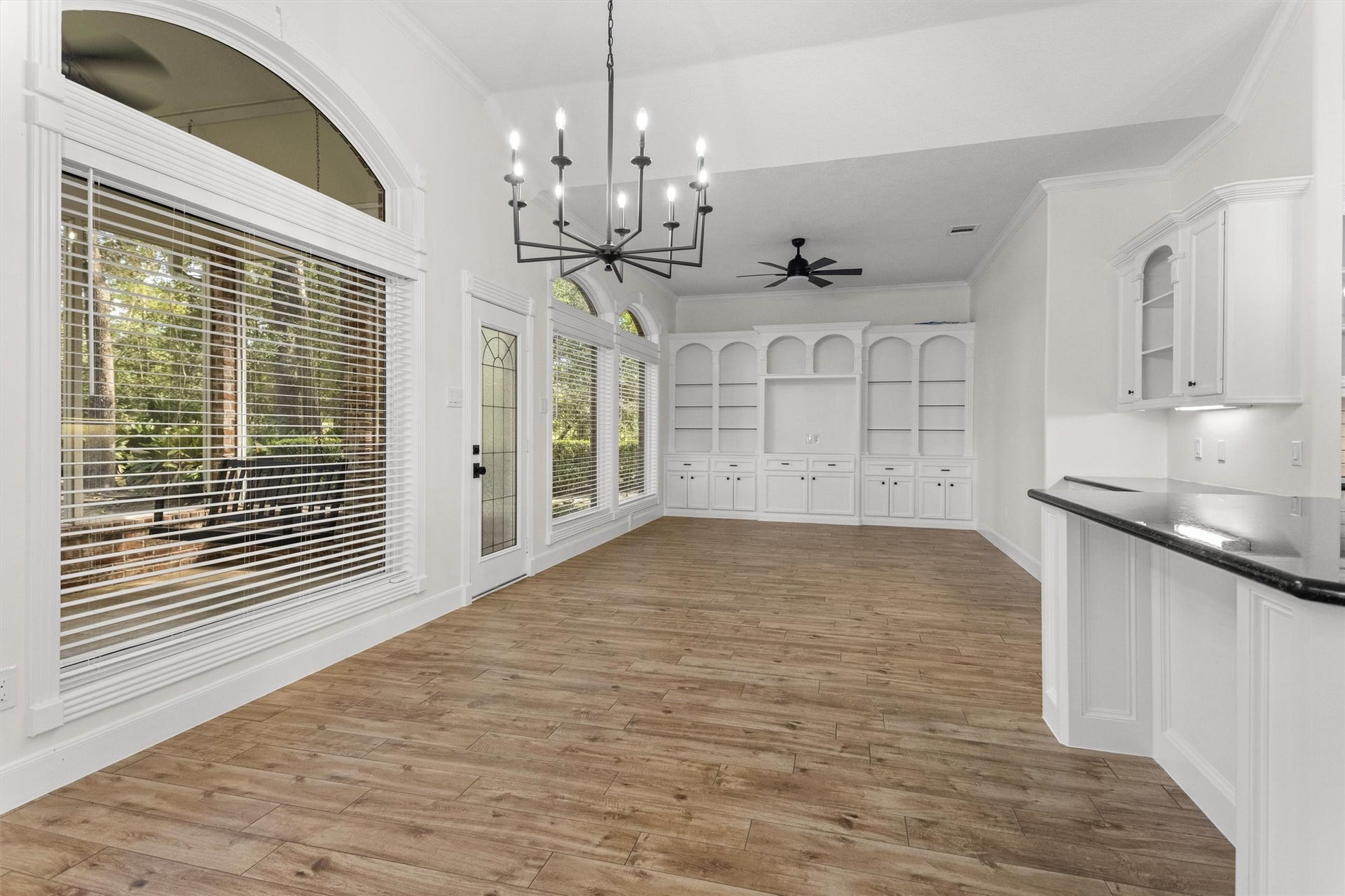 13 Royal Dalton Circle, Conroe, TX 77304 The heart of the home! The breakfast area, breakfast bar, and den come together to create an inviting space for everyday living and gathering. Thoughtful craftsmanship shines through in the beautifully cased windows, custom built-ins, and elegant crown molding.