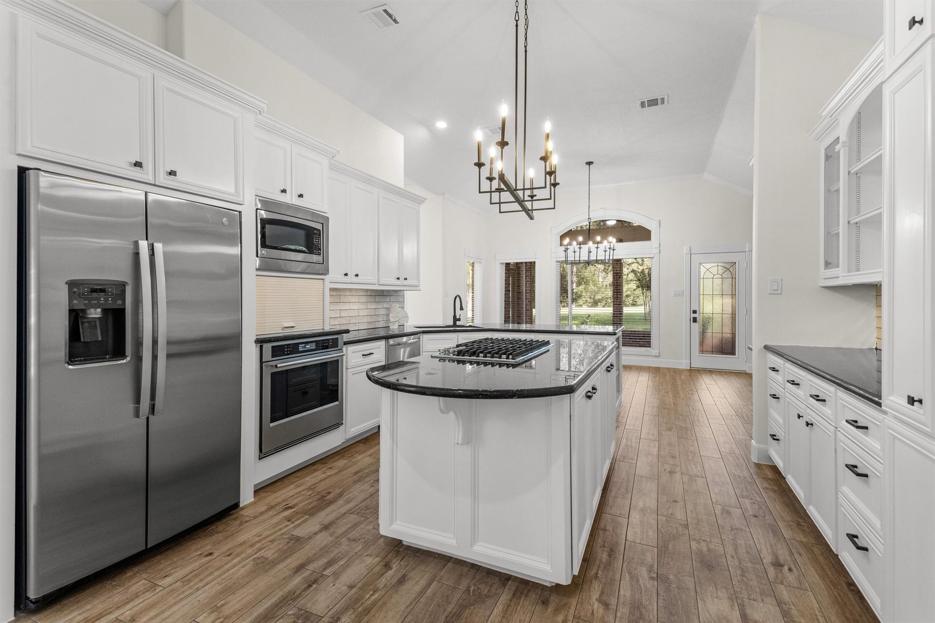 13 Royal Dalton Circle, Conroe, TX 77304 Bring your pots and pans to this newly updated kitchen, featuring a new oven, stove, flooring, paint, fixtures, and hardware. While modernized, the kitchen retains the charm of its 1996 design, complete with an appliance garage and abundant cabinetry for storage.