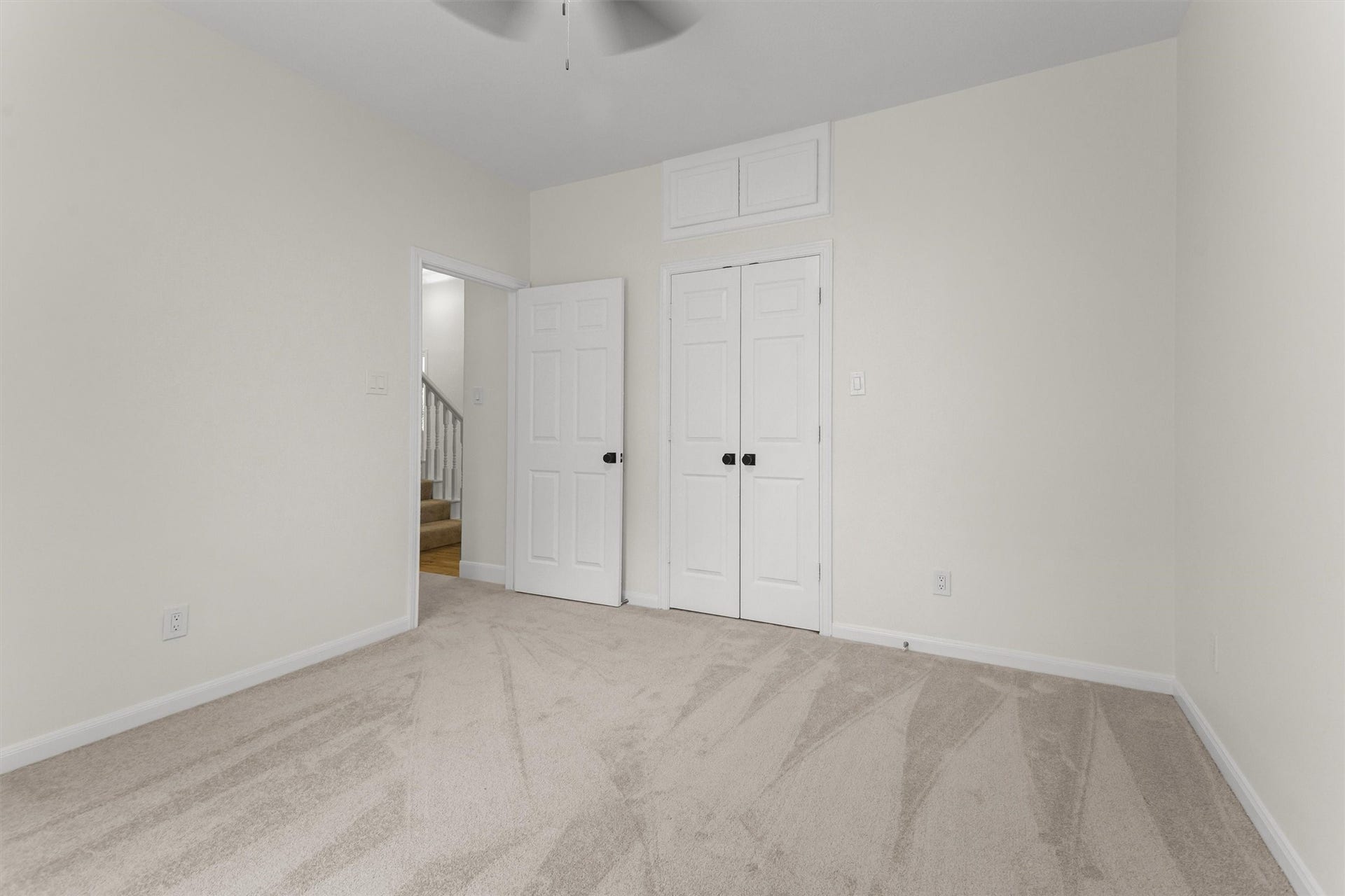 13 Royal Dalton Circle, Conroe, TX 77304 This secondary bedroom features a Hollywood bath and is conveniently located near the gameroom on the 1.5-story level.