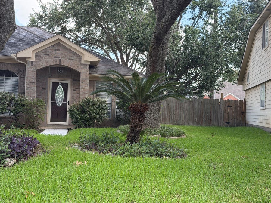 Property photo for 15318 Inks Lake Drive, Sugar Land, TX