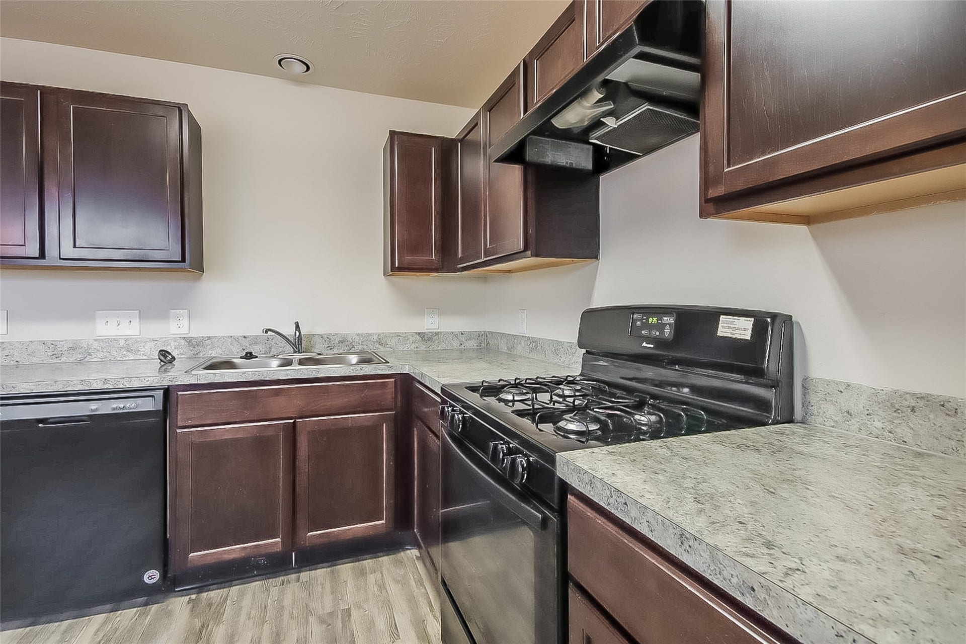 24243 Veratti Lane, Katy, TX 77493 Photos may be representative of the floor plan and not the exact home. Finishes, layout, and features of the actual property for lease may vary.