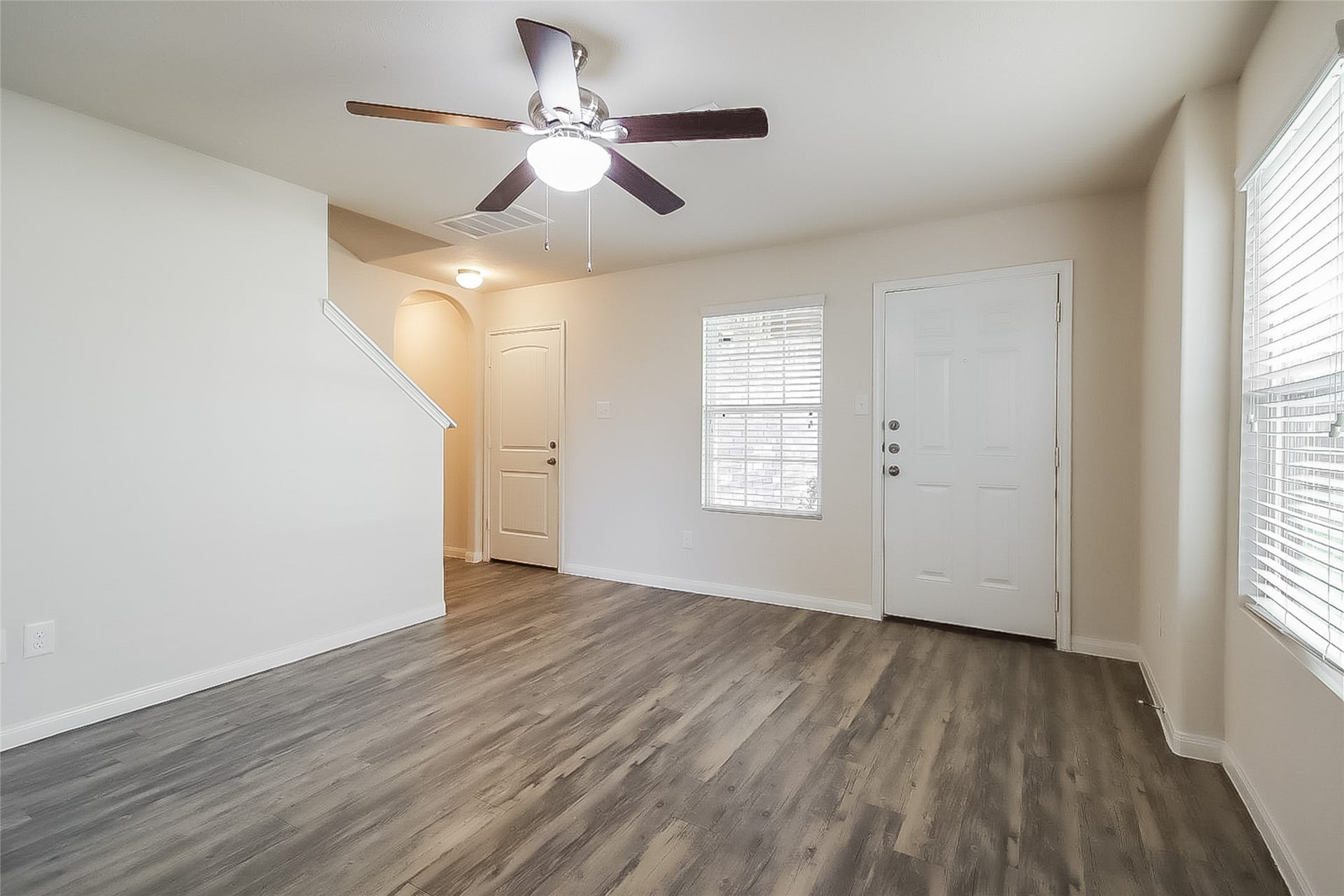 24243 Veratti Lane, Katy, TX 77493 Photos may be representative of the floor plan and not the exact home. Finishes, layout, and features of the actual property for lease may vary.
