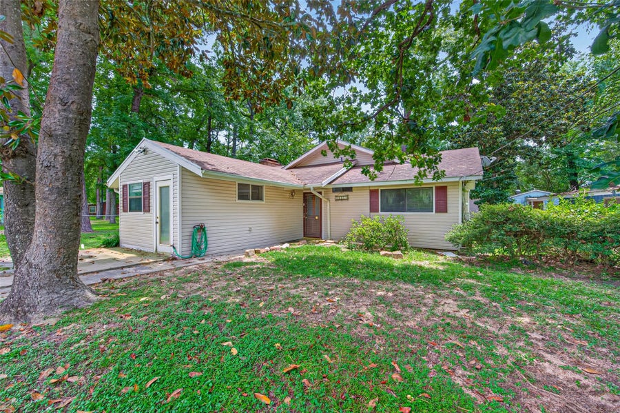 Property photo for 10063 Lake Shore Drive, Montgomery, TX