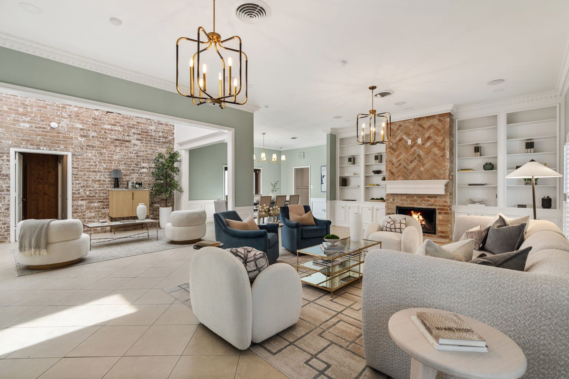 8619 La Fonte Street, Houston, TX 77024 This angle highlights the open flow between the family room and the homes additional living spaces, with the formal living room visible just beyond to the left and the dining area nearby. The wide openings and connected layout create an easy transition from one room to the next while showcasing just how much living and entertaining space the home has to offer.