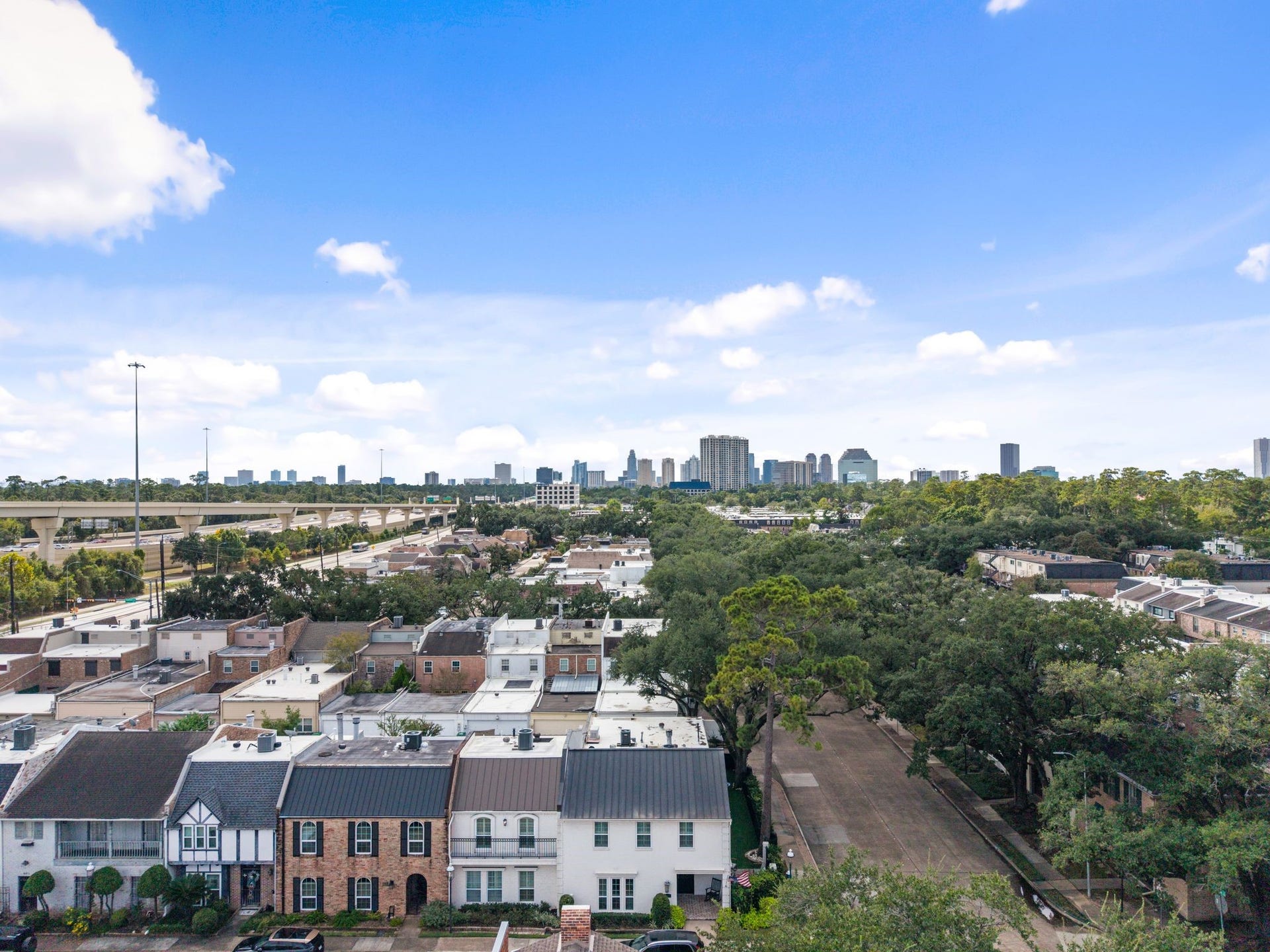 8619 La Fonte Street, Houston, TX 77024 Ideally situated near Memorial Park, The Houstonian, Uptown Park and the Galleria, 8619 La Fonte offers exceptional access to some of Houstons most popular destinations. The home is zoned to Hunters Creek Elementary, Spring Branch Middle and Memorial High, with convenient access to I-10, Loop 610 and US-59/I-69 for an easy commute throughout the city.