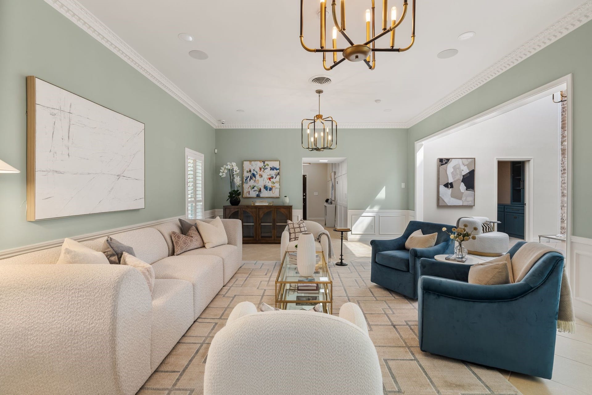8619 La Fonte Street, Houston, TX 77024 Another view showcases the family rooms generous proportions along with decorative crown and dentil molding, recessed lighting, ceiling speakers and two decorative light fixtures overhead. The wide layout allows for multiple seating arrangements while still maintaining an open, comfortable feel.