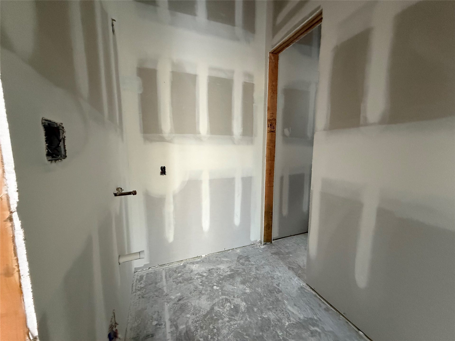 1021 Nadine Street, Houston, TX 77009 Full bathroom attached to the office will feature a beautiful marble floating vanity complimented by dark, moody walls and brass fixtures.