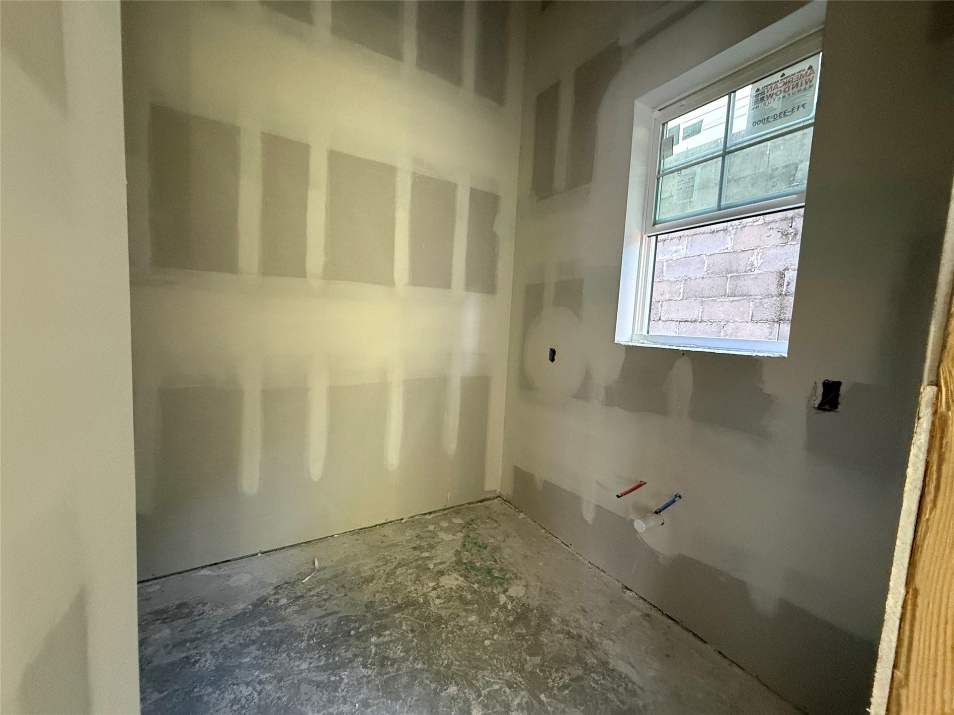 1021 Nadine Street, Houston, TX 77009 Butler pantry with tons of cabinet space, sink, and microwave. Can easily serve as a prep area or be used to hide counter top appliances in addition to storing groceries.