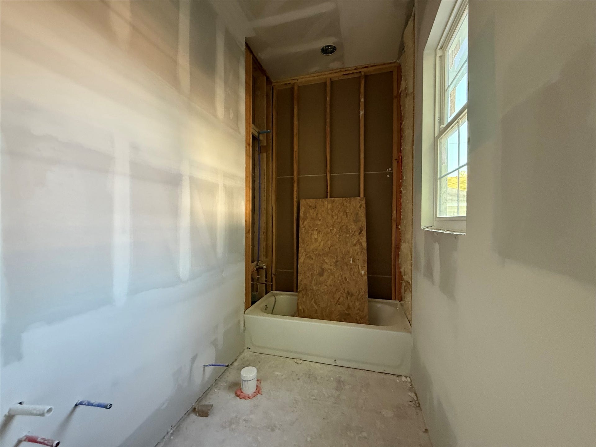 1021 Nadine Street, Houston, TX 77009 Guest bathroom 3.
