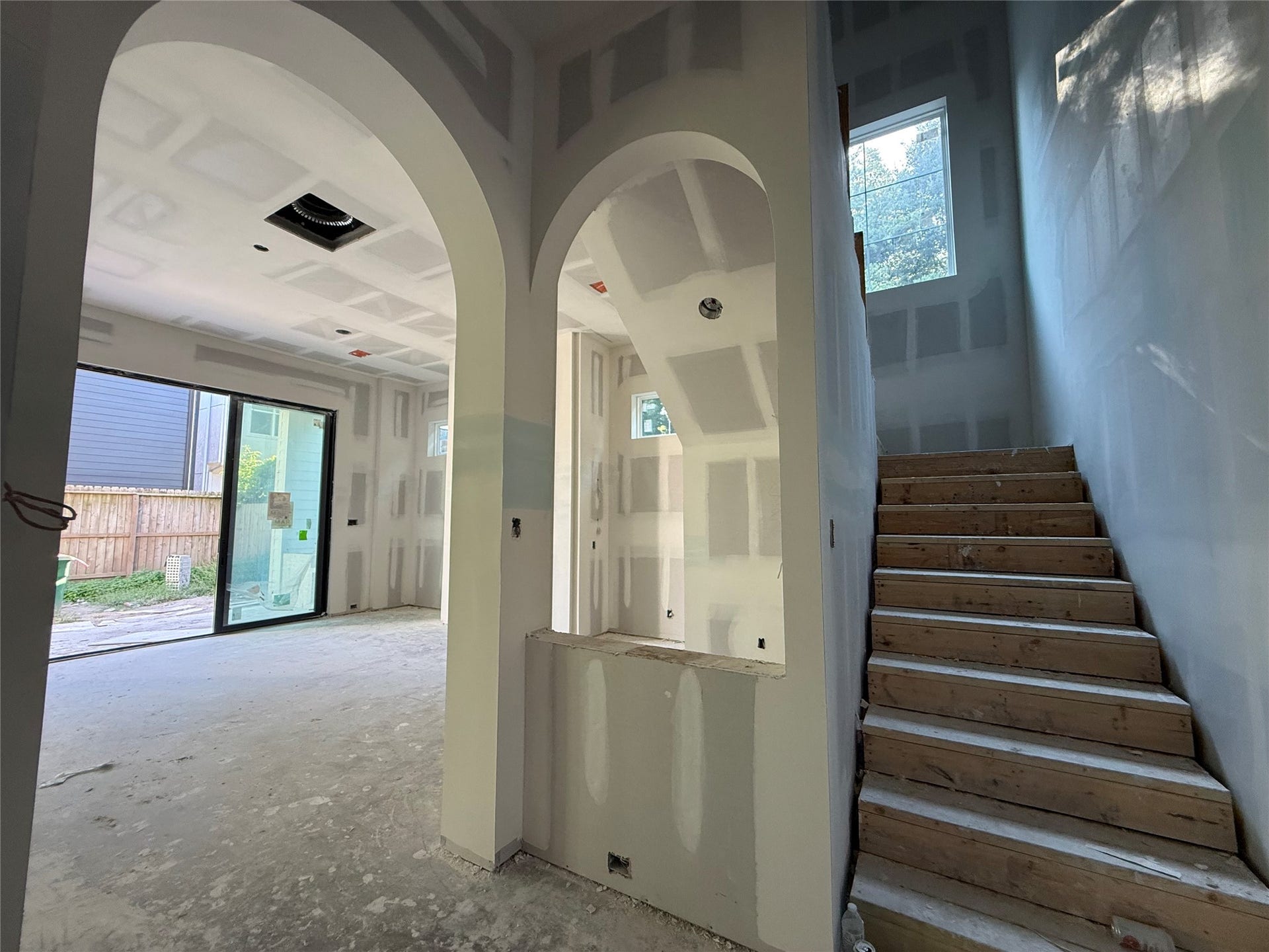 1021 Nadine Street, Houston, TX 77009 Bonus wet bar area under the staircase with wine fridge