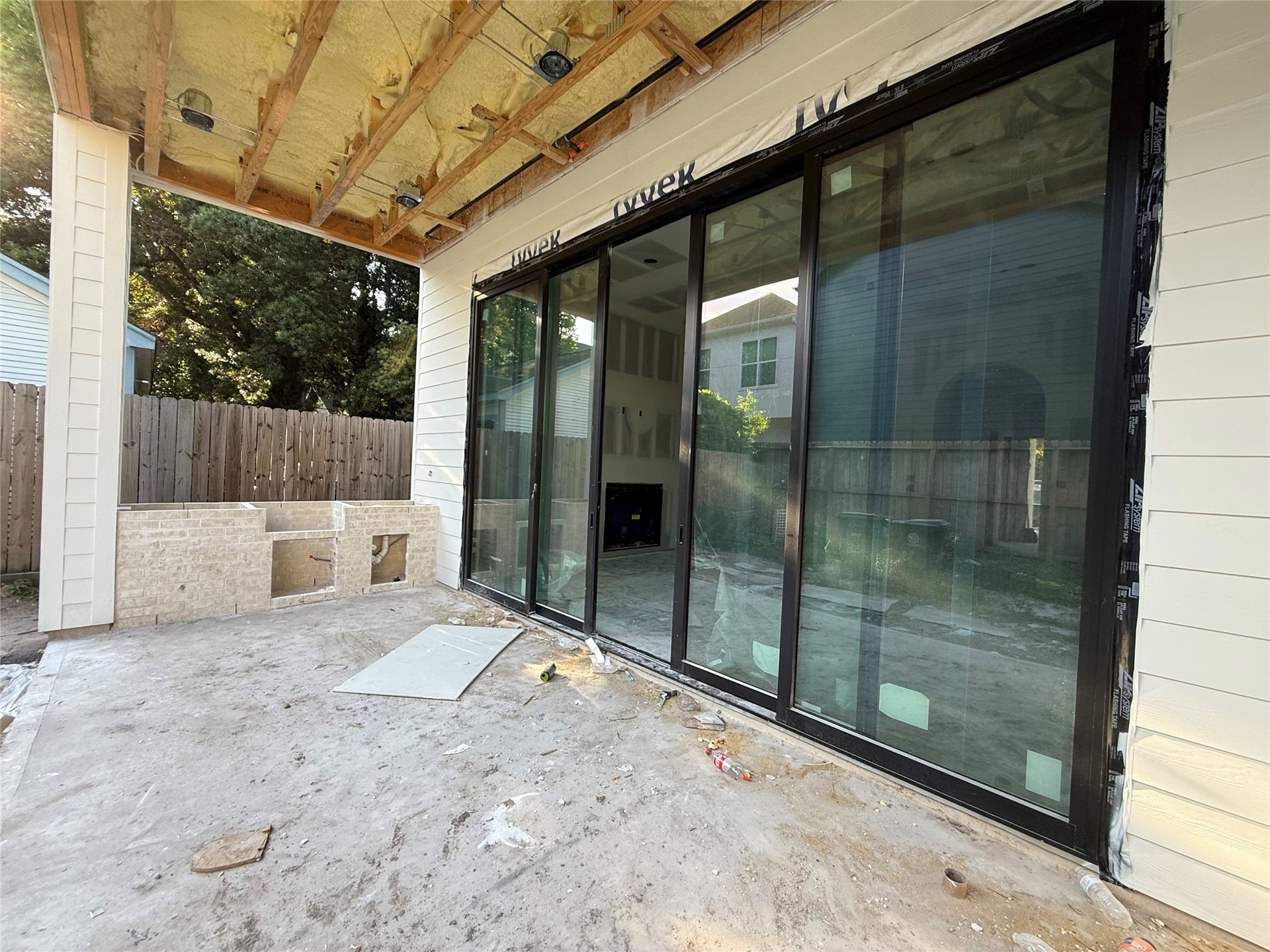 1021 Nadine Street, Houston, TX 77009 Covered patio will come with a prebuilt outdoor kitchen with gas grill and sink.