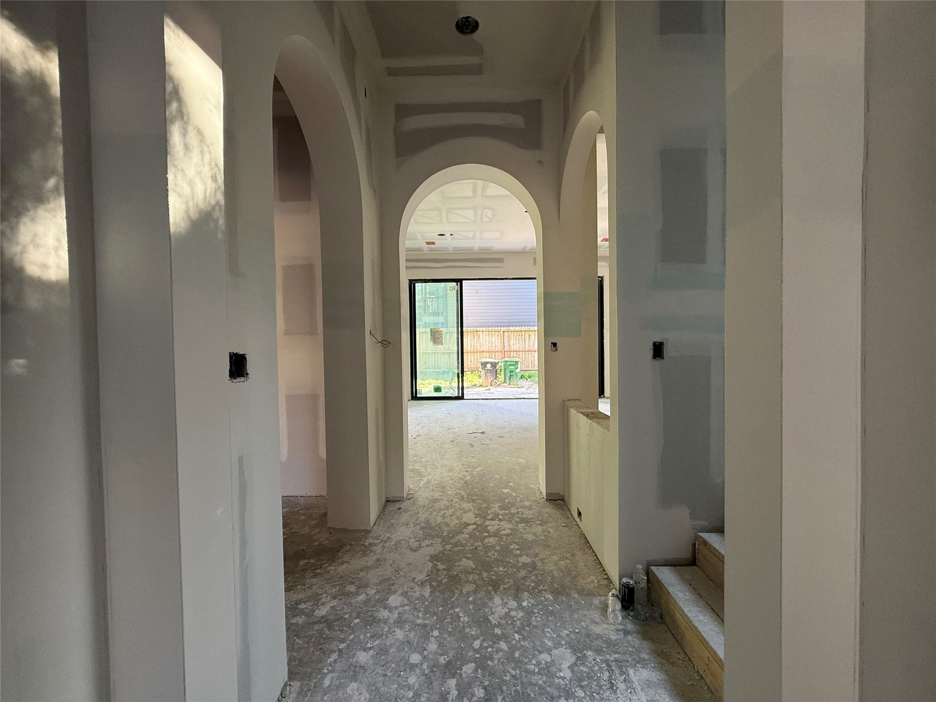 1021 Nadine Street, Houston, TX 77009 As you enter the front door, you're greeted by arches upon arches and soaring 12' ceilings.