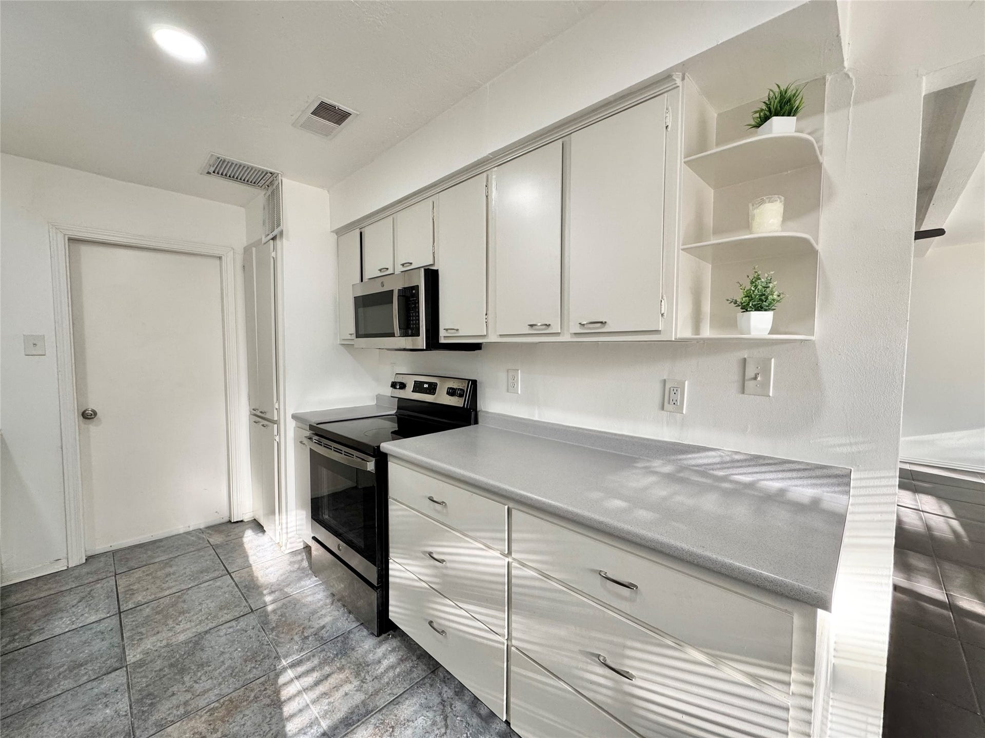 23123 Lestergate Drive, Spring, TX 77373 23123 Lestergate Drive, Spring, TX 77373