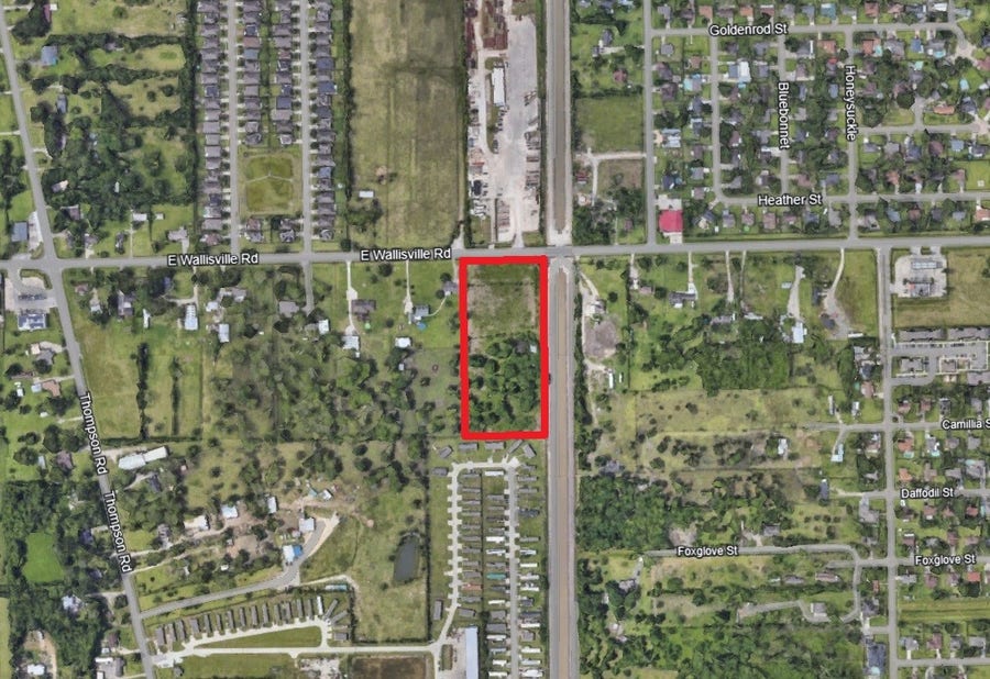 Property photo for 2020 E Wallisville Rd, Highlands, TX