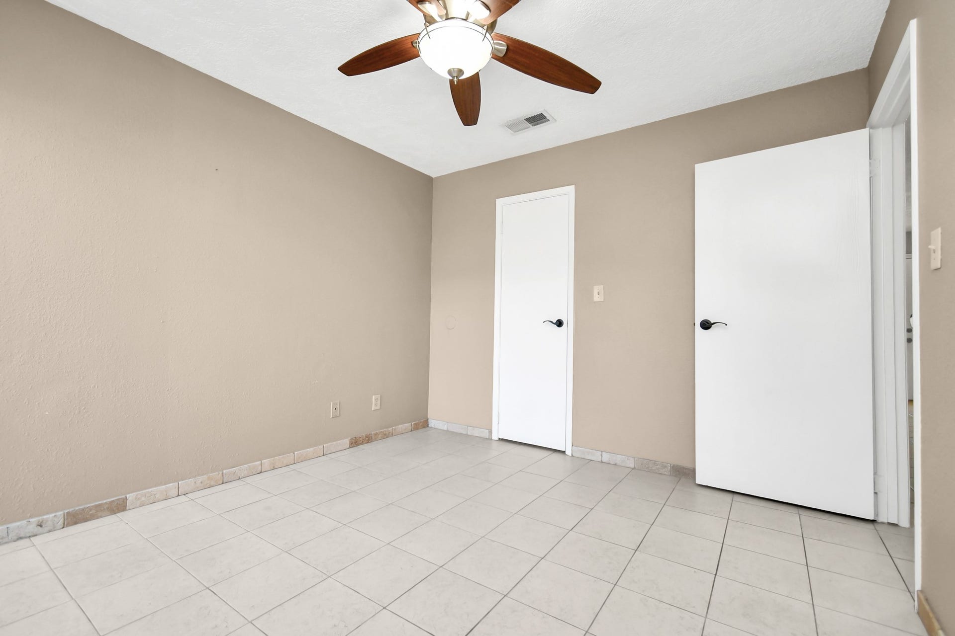 2501 Gulf Freeway, #250D, Dickinson, TX 77539 2501 Gulf Freeway, #250D, Dickinson, TX 77539
