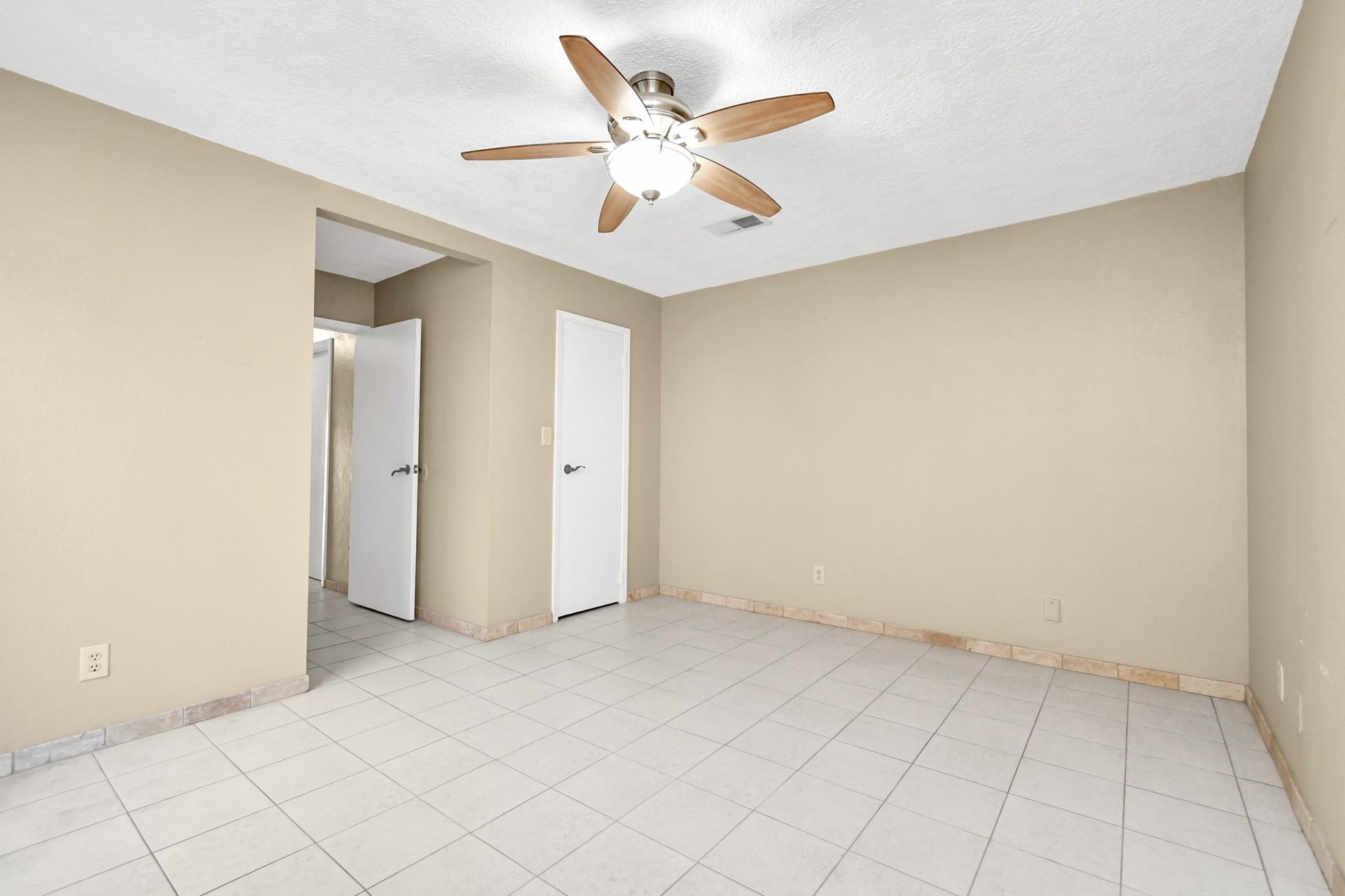 2501 Gulf Freeway, #250D, Dickinson, TX 77539 2501 Gulf Freeway, #250D, Dickinson, TX 77539