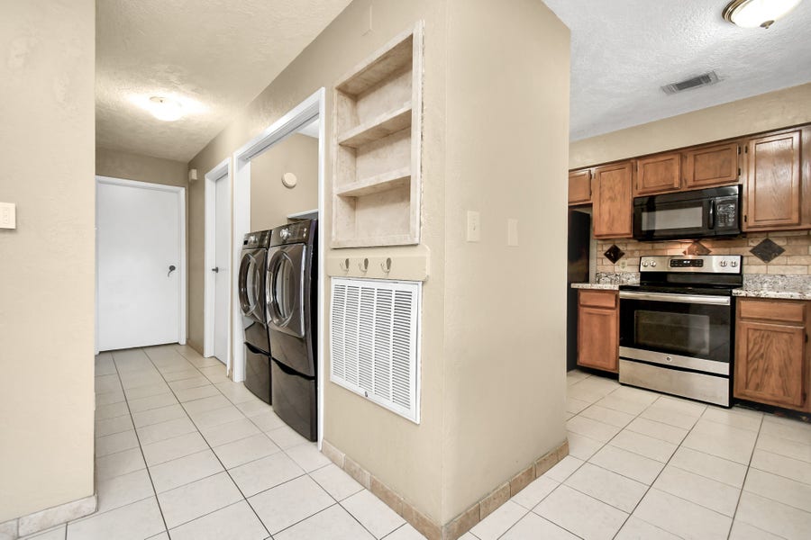 Property photo for 2501 Gulf Freeway, #250D, Dickinson, TX