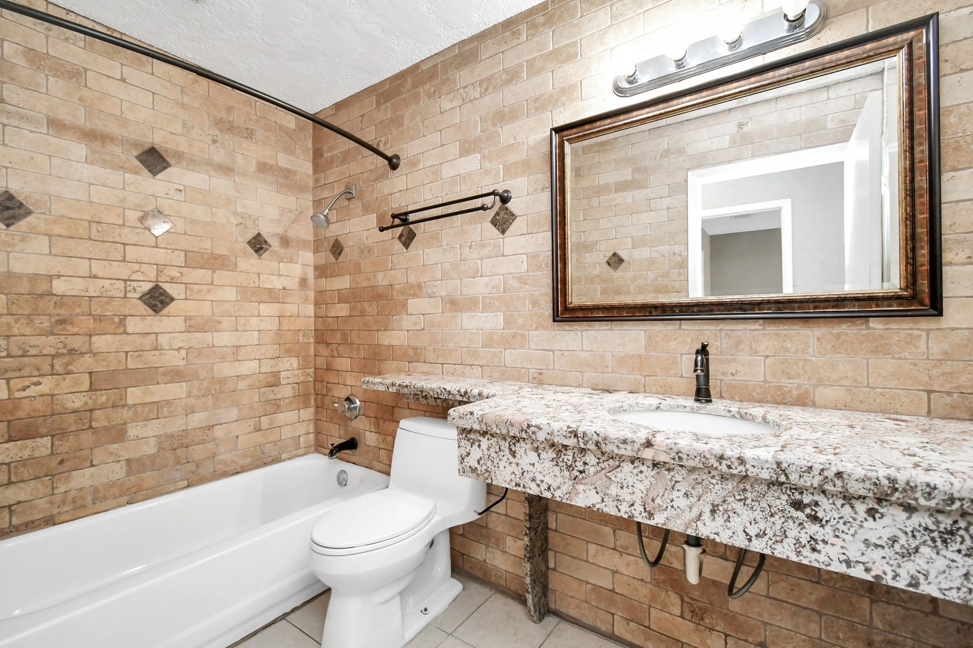 2501 Gulf Freeway, #250D, Dickinson, TX 77539 2501 Gulf Freeway, #250D, Dickinson, TX 77539