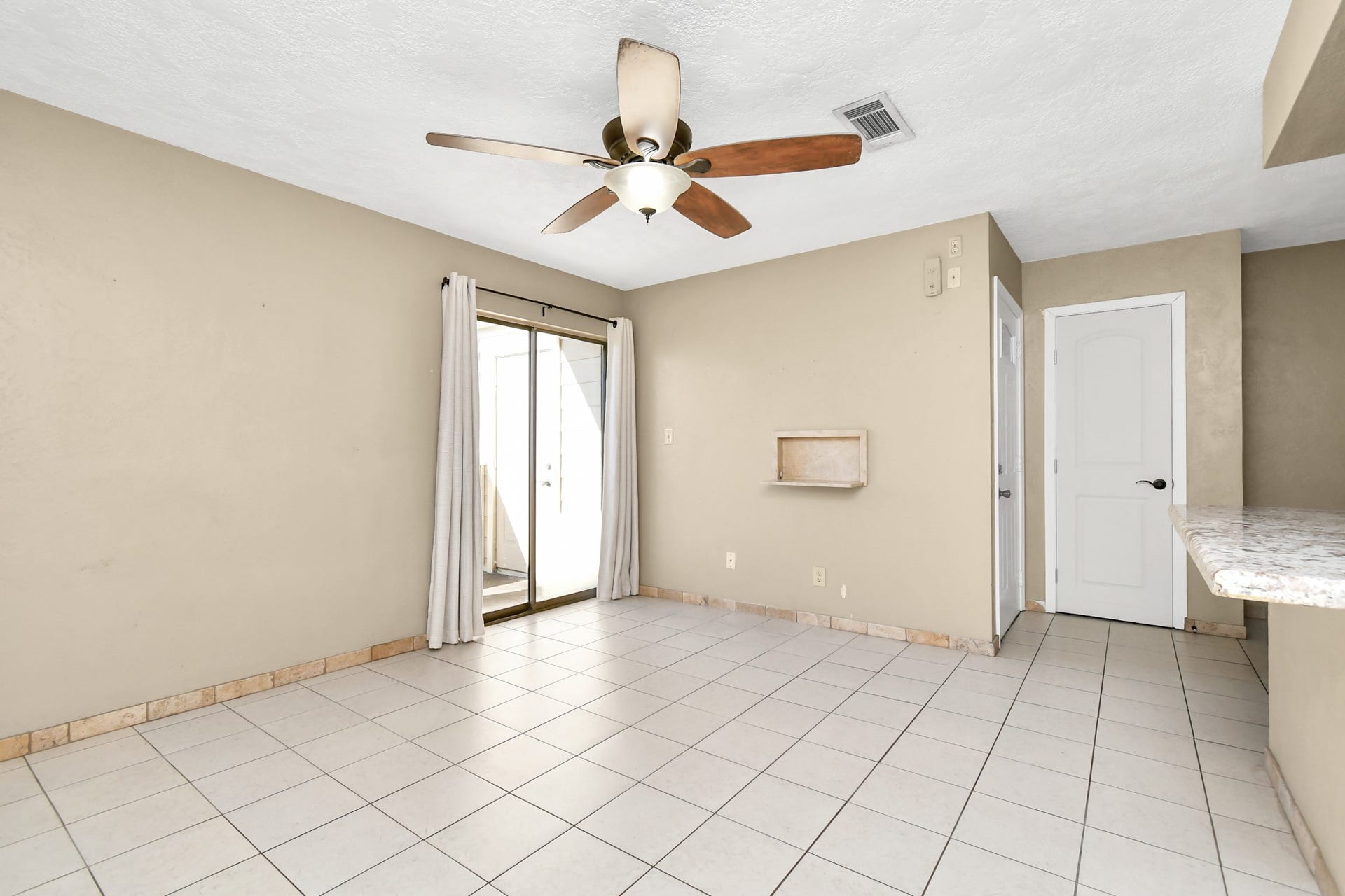 2501 Gulf Freeway, #250D, Dickinson, TX 77539 2501 Gulf Freeway, #250D, Dickinson, TX 77539