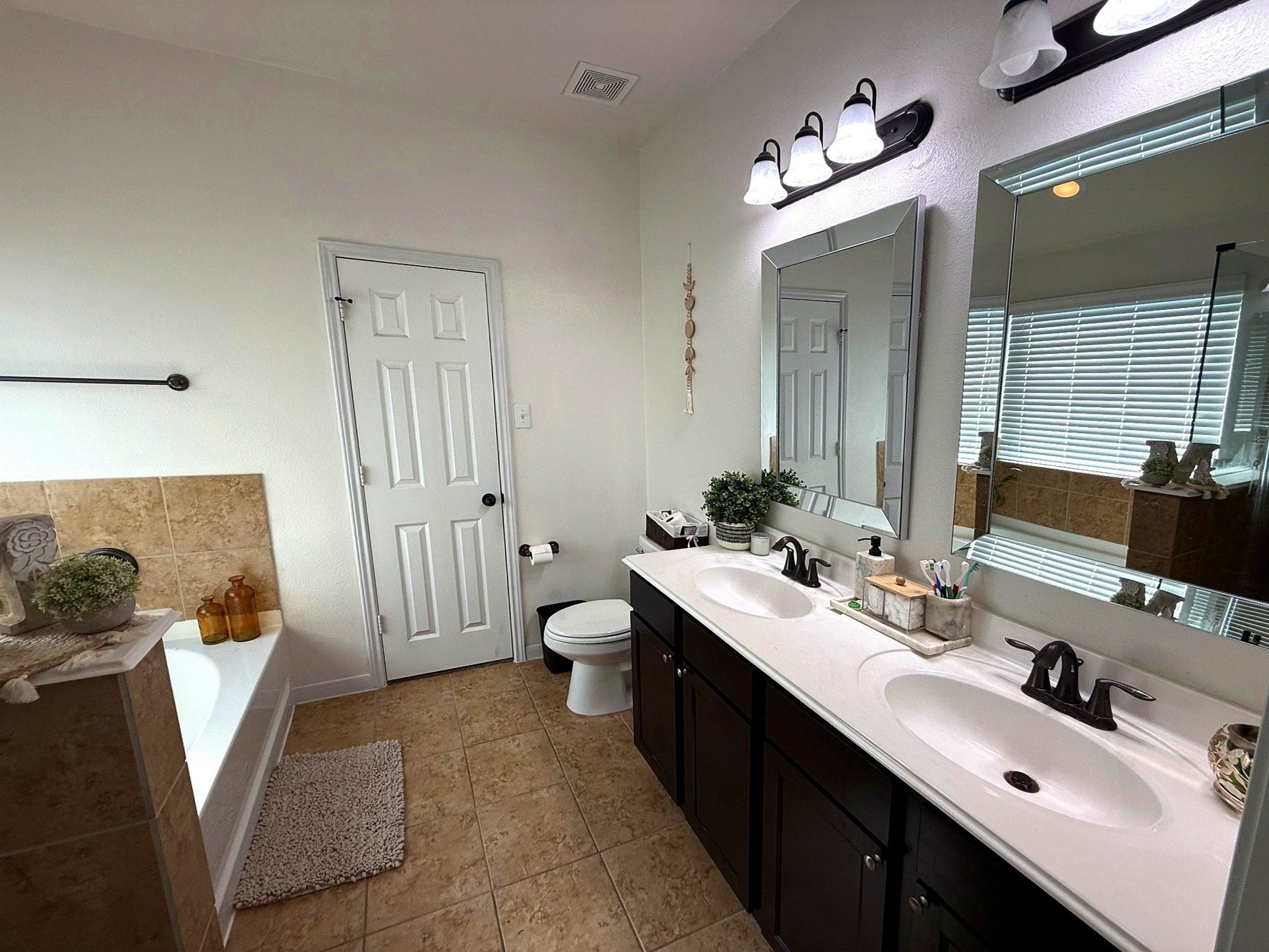 10122 Mariposa Stream Court, Houston, TX 77044 10122 Mariposa Stream Court, Houston, TX 77044