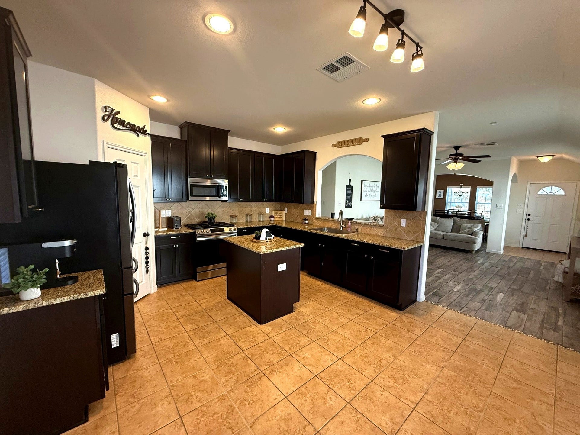 10122 Mariposa Stream Court, Houston, TX 77044 10122 Mariposa Stream Court, Houston, TX 77044