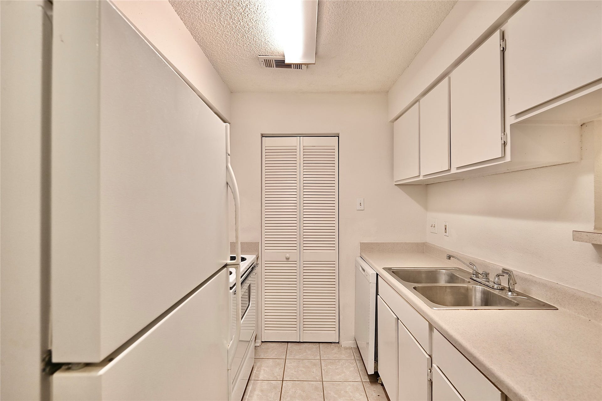 9407 Pagewood Lane, Houston, TX 77063 9407 Pagewood Lane, Houston, TX 77063