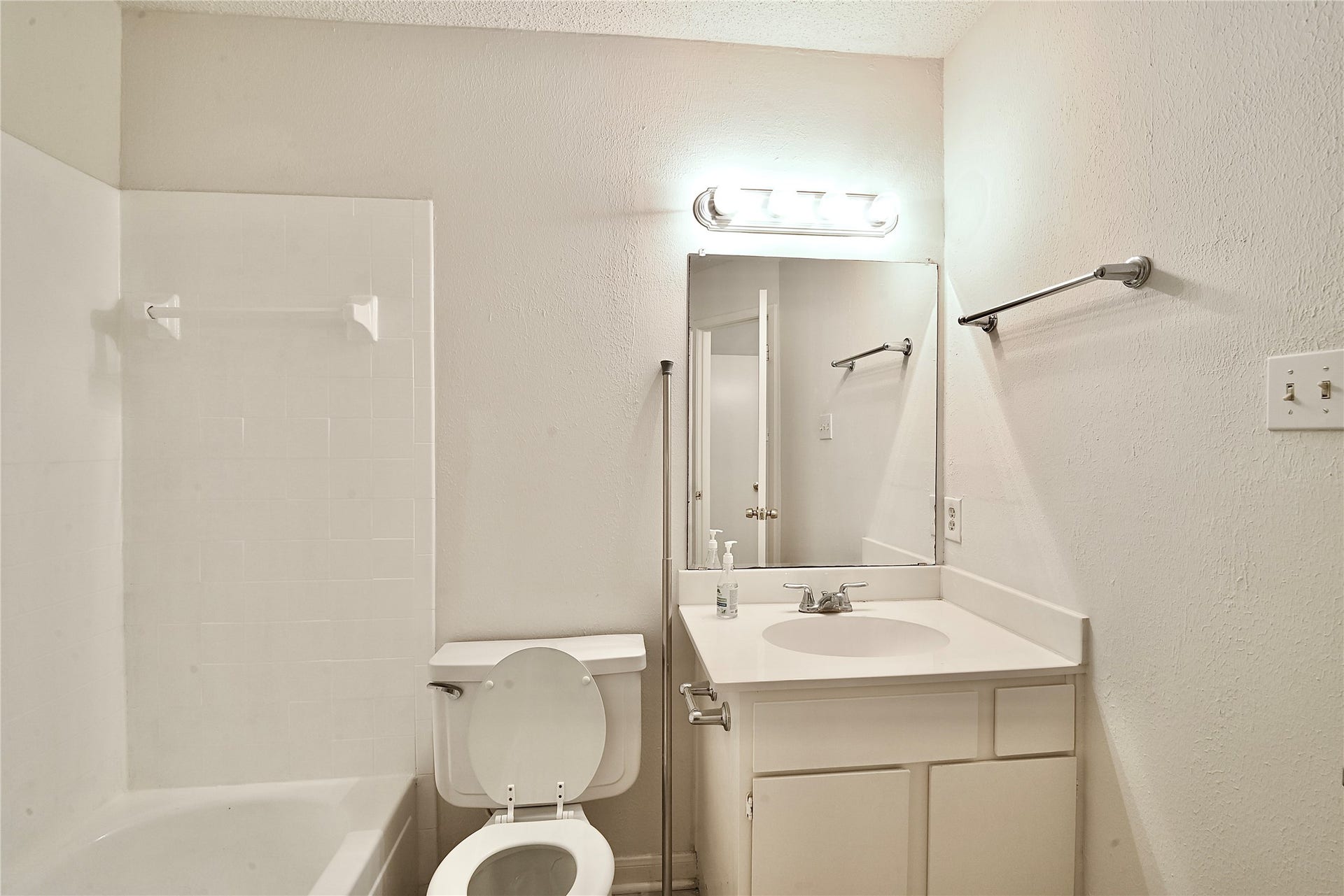 9407 Pagewood Lane, Houston, TX 77063 9407 Pagewood Lane, Houston, TX 77063