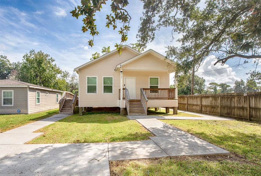 Property photo for 1125 Lake Road, La Marque, TX