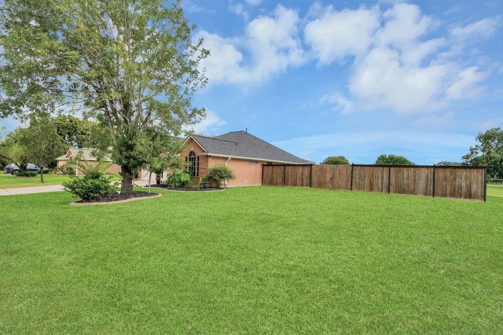 5400 Village Lane, Baytown, TX 77521 5400 Village Lane, Baytown, TX 77521