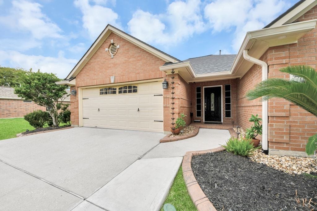 5400 Village Lane, Baytown, TX 77521 5400 Village Lane, Baytown, TX 77521