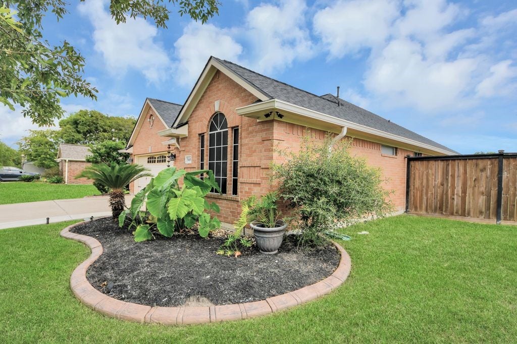5400 Village Lane, Baytown, TX 77521 5400 Village Lane, Baytown, TX 77521