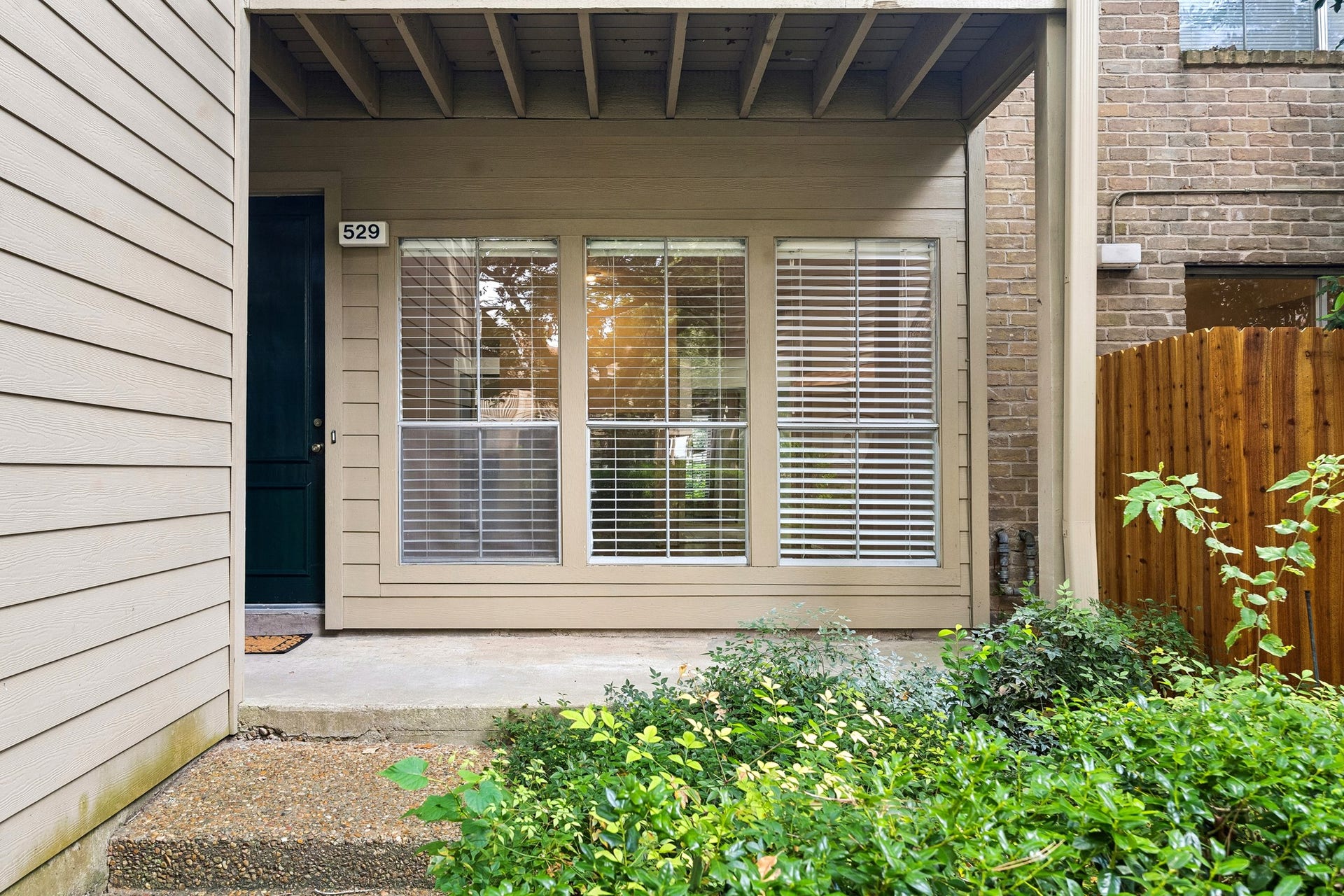 2100 Tanglewilde Street, #529, Houston, TX 77063 Covered Front Porch