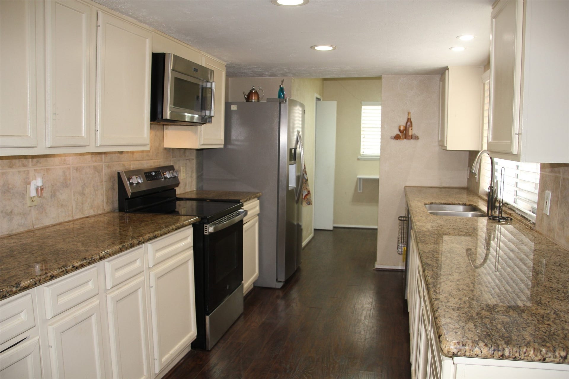 3035 Meadowview Dr Corner, Missouri City, TX 77459 3035 Meadowview Dr Corner, Missouri City, TX 77459
