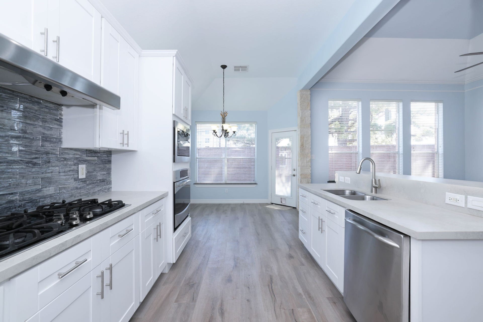 18302 Rittenhouse Park Court, Spring, TX 77379 There is a 5 burner gas cooktop.