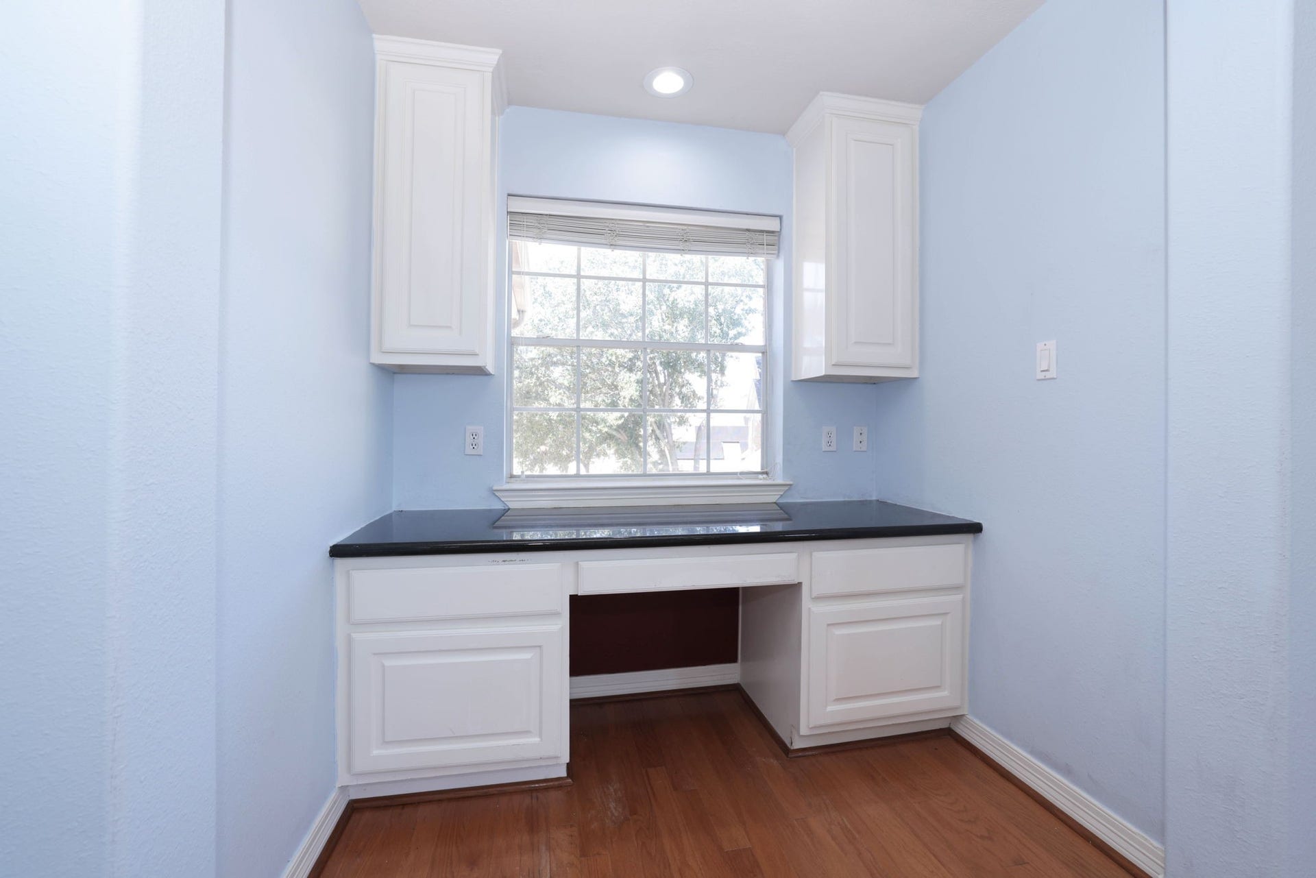 18302 Rittenhouse Park Court, Spring, TX 77379 This is an office nook that is attached to the game room.