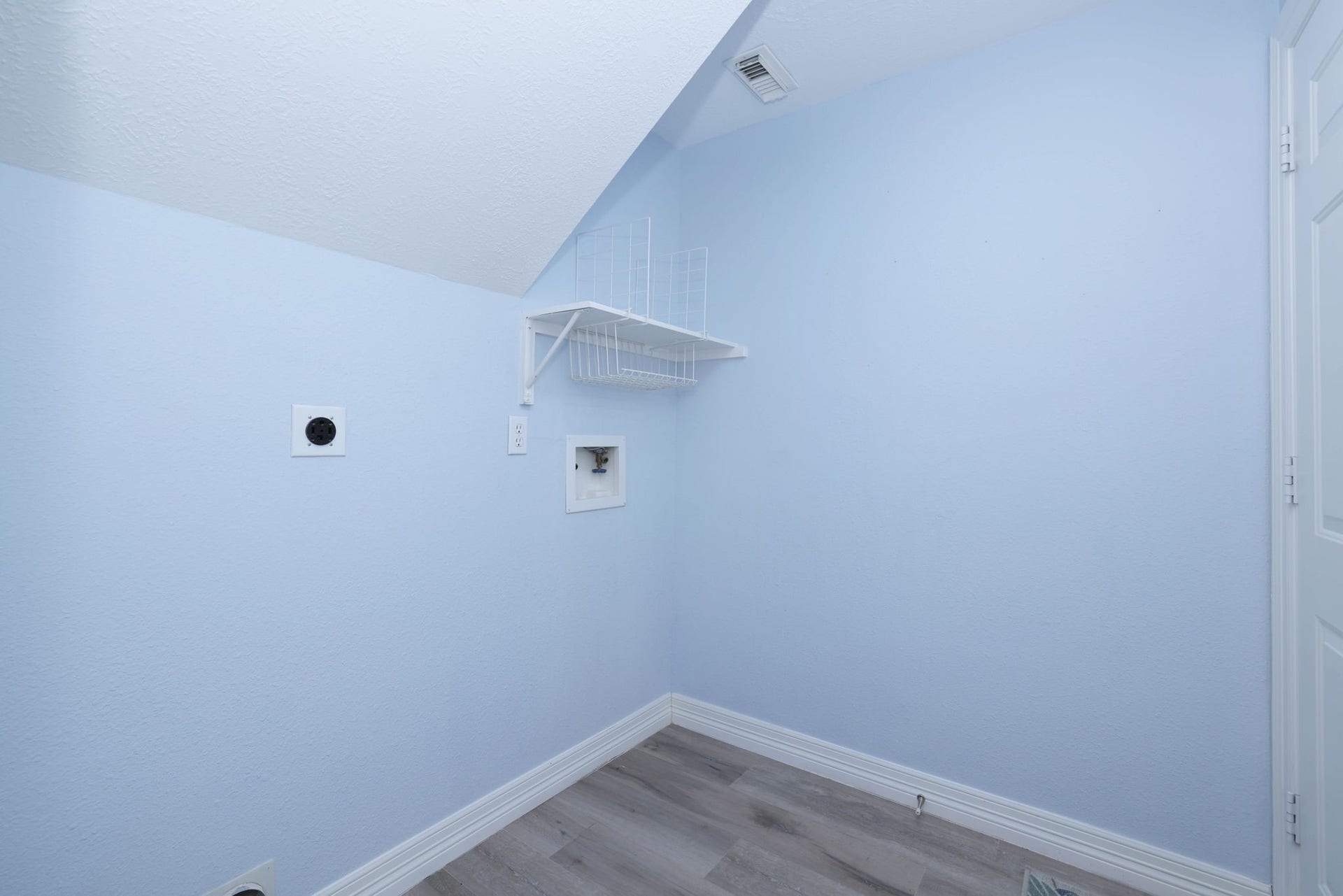 18302 Rittenhouse Park Court, Spring, TX 77379 The laundry room is on the first floor. There are hook ups for gas and electric.