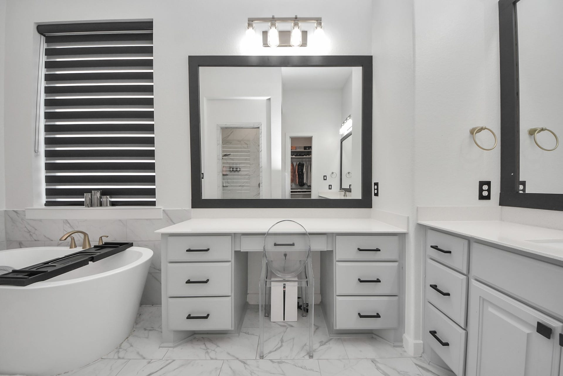 10014 Galileo Lane, Iowa Colony, TX 77583 Beautiful primary bath with a soaking tub, separate vanities, and modern finishes.