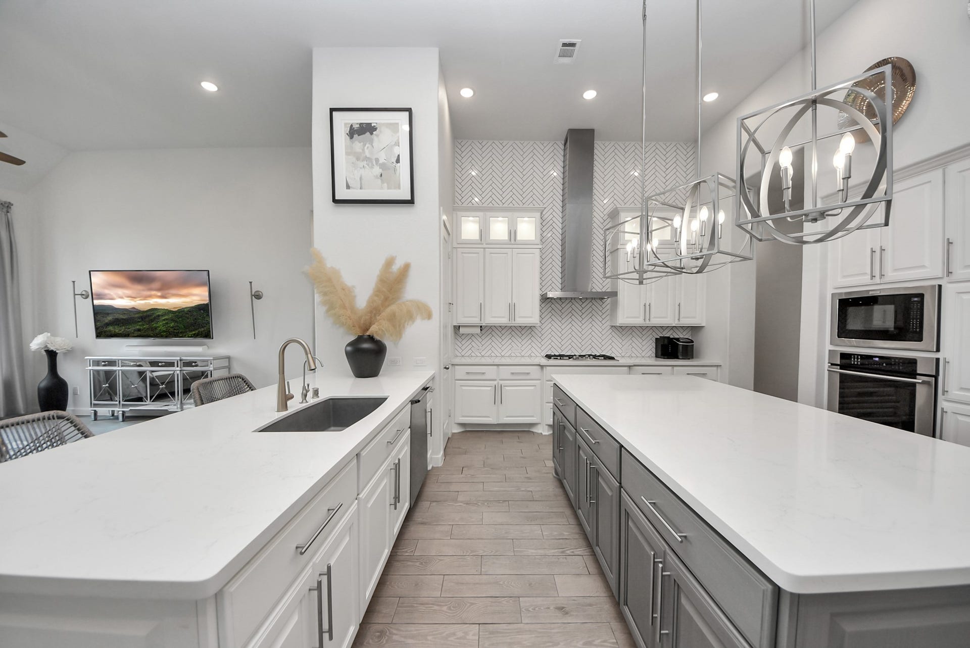 10014 Galileo Lane, Iowa Colony, TX 77583 Beautifully appointed kitchen with generous counter space and stylish finishes.