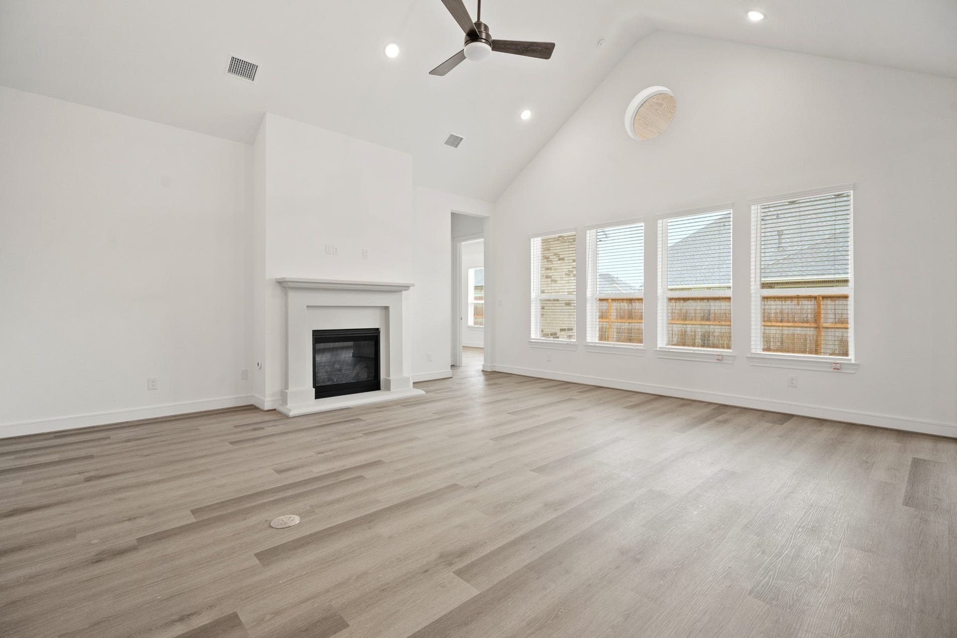 1801 S Wildflower Drive, Deer Park, TX 77536 Stunning great room (*Photo not of actual home and used for illustration purposes only.)
