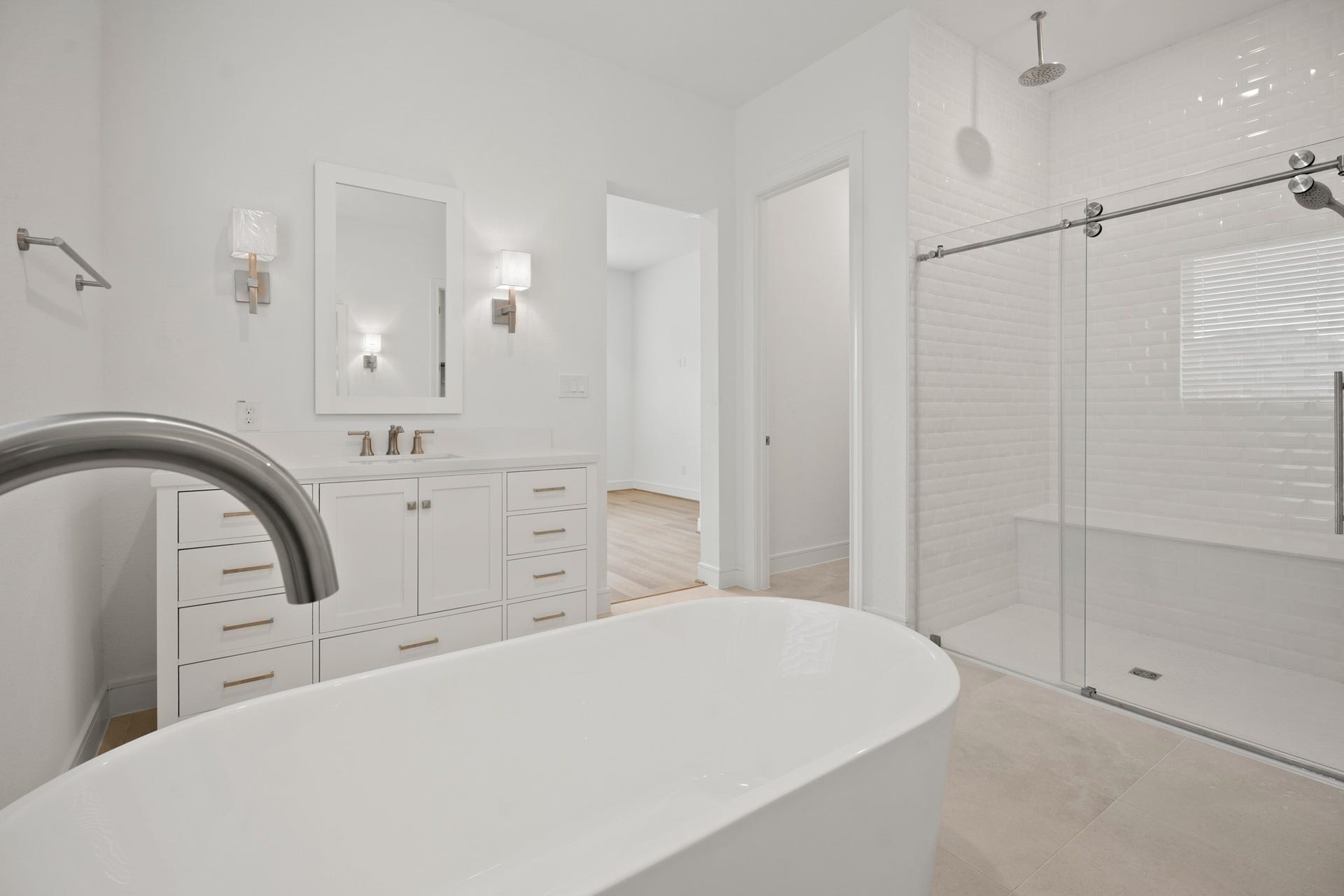 1801 S Wildflower Drive, Deer Park, TX 77536 Spa-like primary bath (*Photo not of actual home and used for illustration purposes only.)