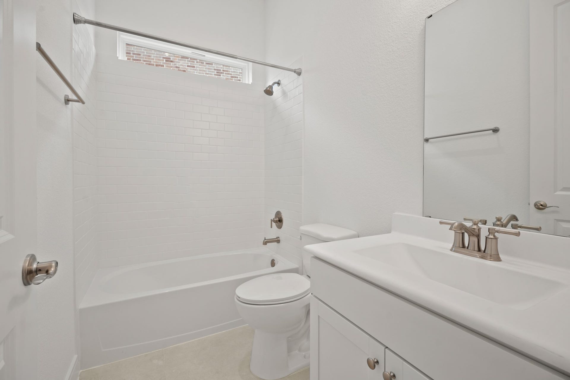1801 S Wildflower Drive, Deer Park, TX 77536 Hall bath (*Photo not of actual home and used for illustration purposes only.)