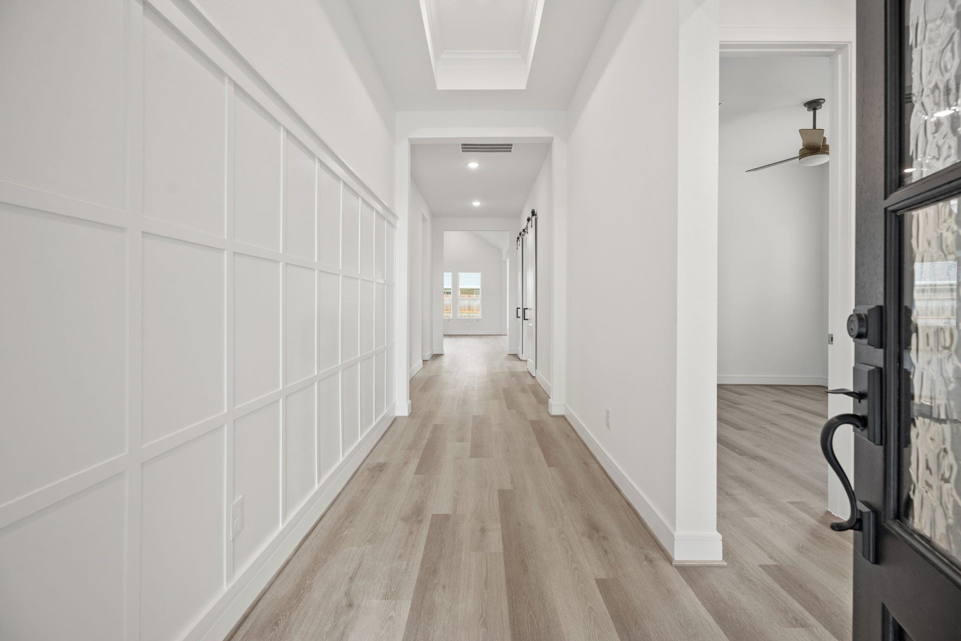 1801 S Wildflower Drive, Deer Park, TX 77536 Welcoming foyer (*Photo not of actual home and used for illustration purposes only.)