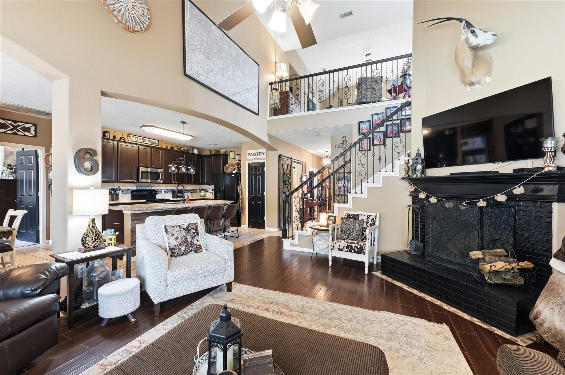 1719 Cloister Drive, Crosby, TX 77532 Living Room