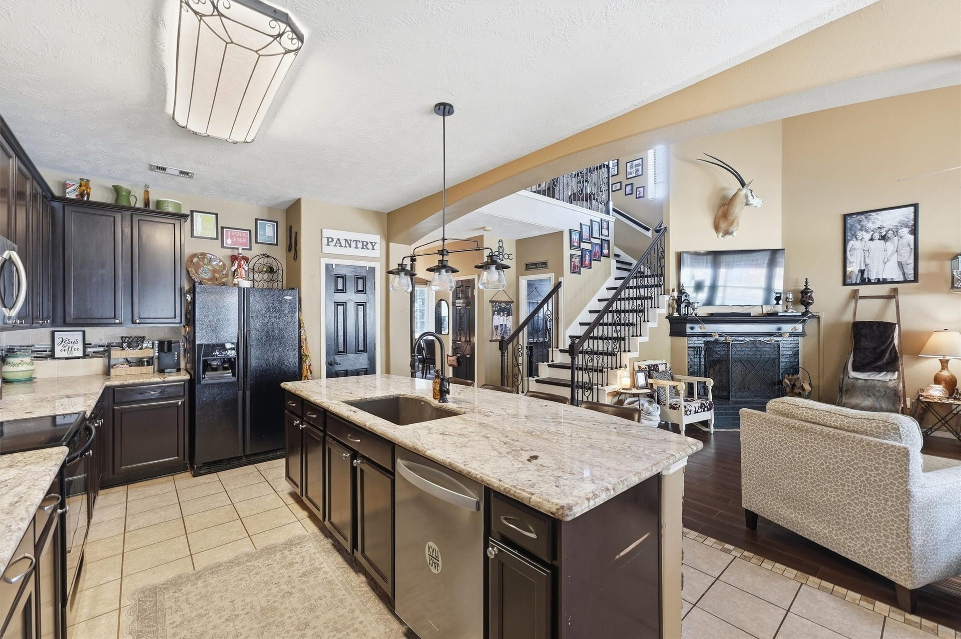 1719 Cloister Drive, Crosby, TX 77532 Kitchen with large island