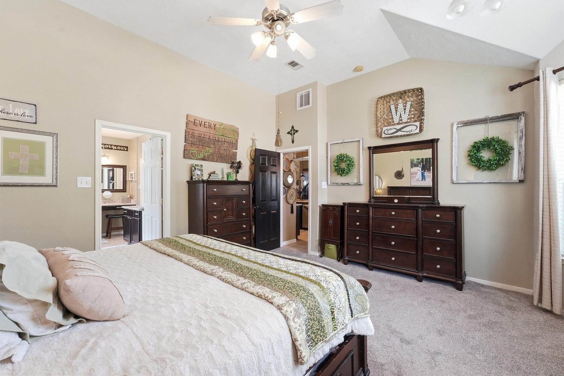 1719 Cloister Drive, Crosby, TX 77532 Spacious Primary Bedroom