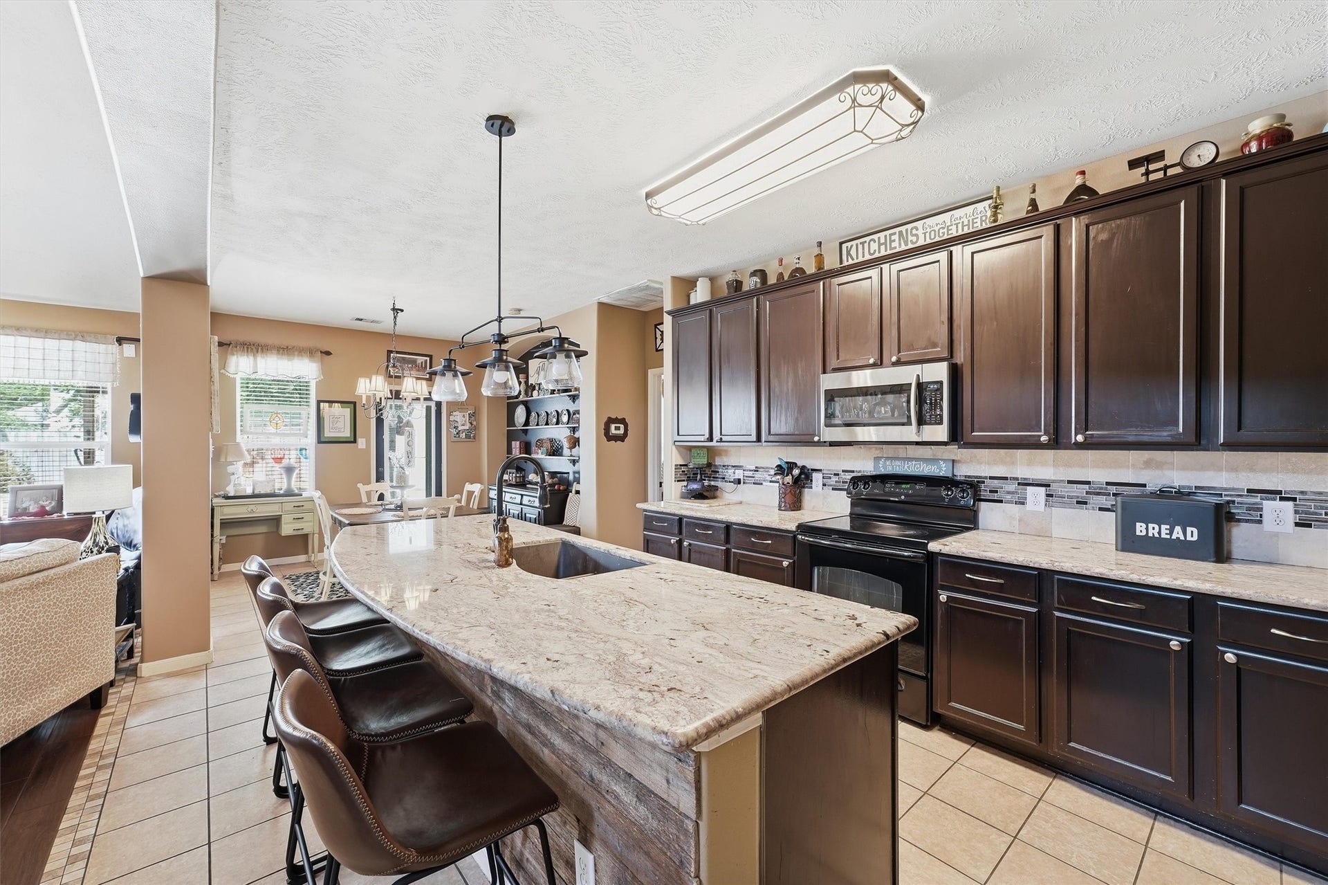 1719 Cloister Drive, Crosby, TX 77532 Kitchen with ample Storage