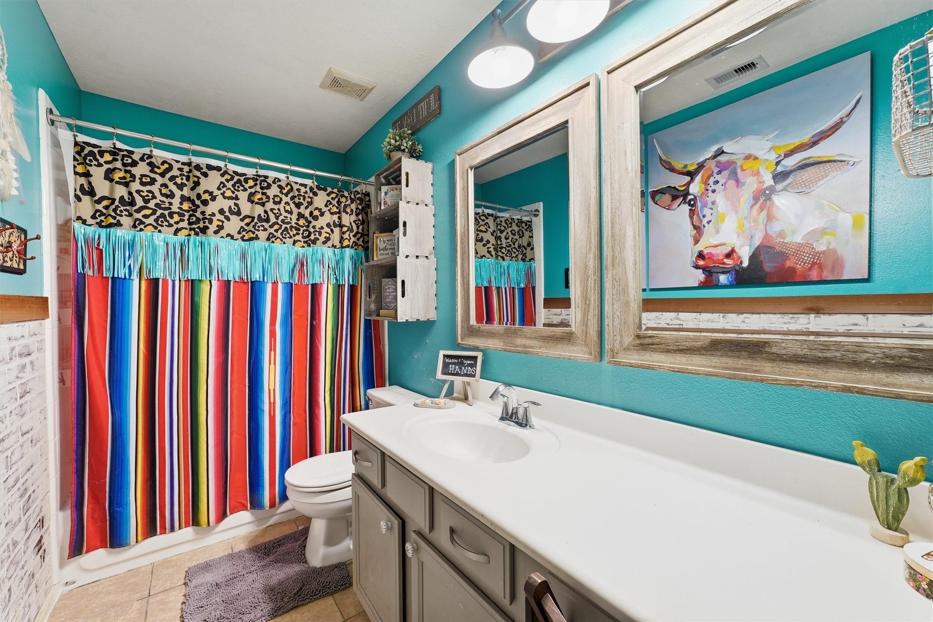 1719 Cloister Drive, Crosby, TX 77532 Secondary Bathroom