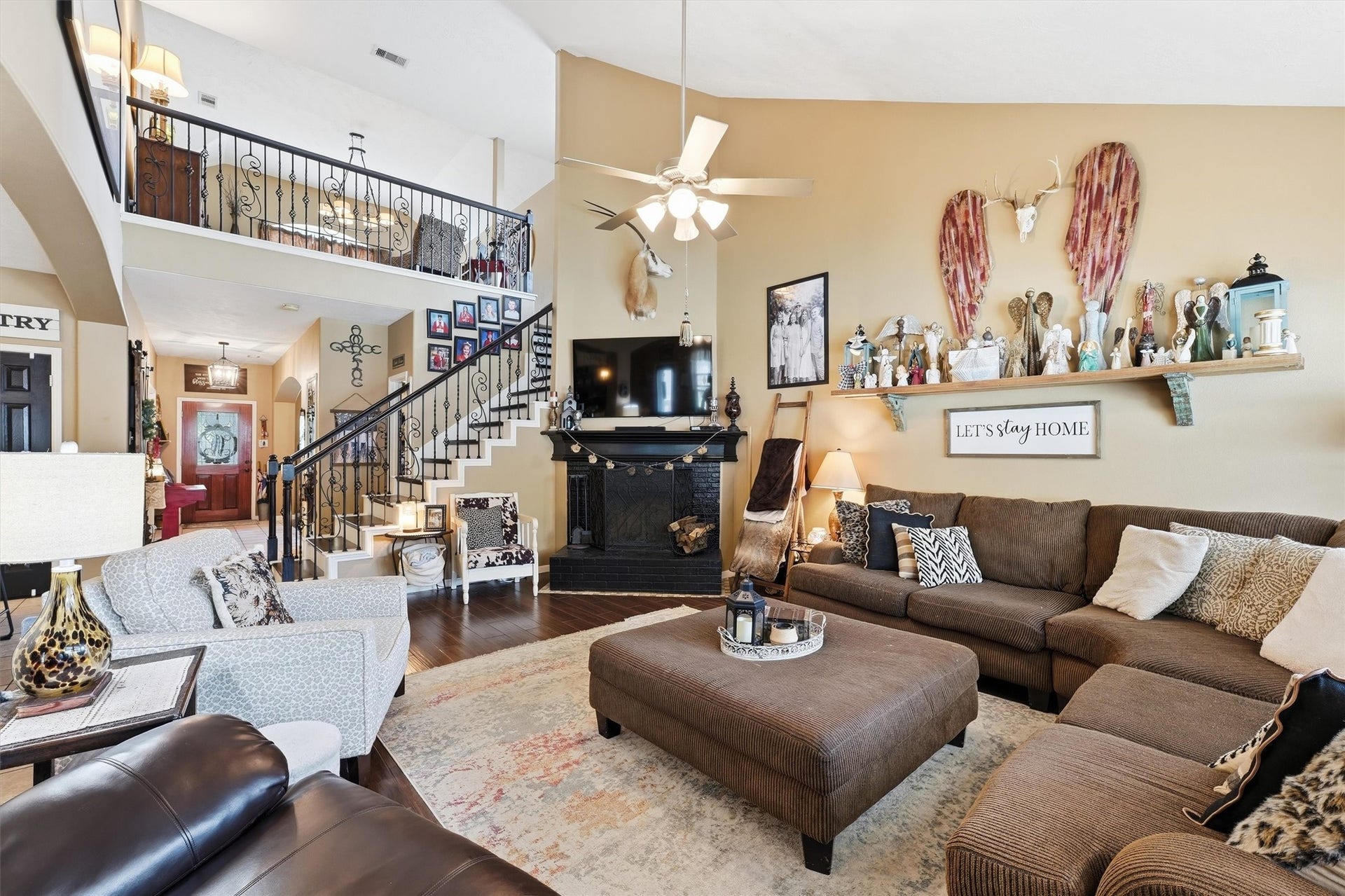 1719 Cloister Drive, Crosby, TX 77532 Living Room
