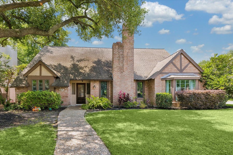 Property photo for 1702 Beech Bend Drive, Houston, TX