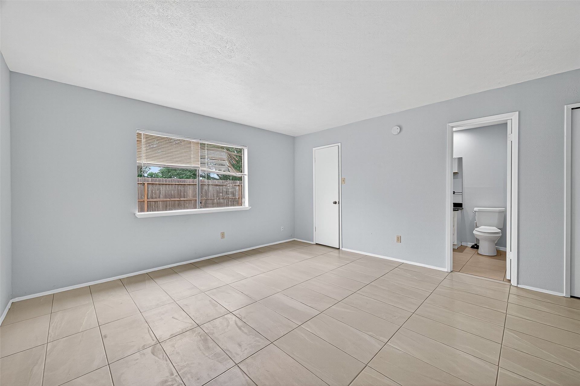 15815 IRONSIDE CREEK, Houston, TX 77053 15815 IRONSIDE CREEK, Houston, TX 77053